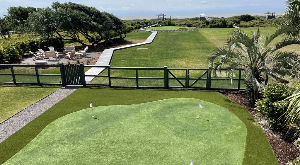 Grass365's synthetic grass for pets, putting greens, playgrounds, and more in Charleston.