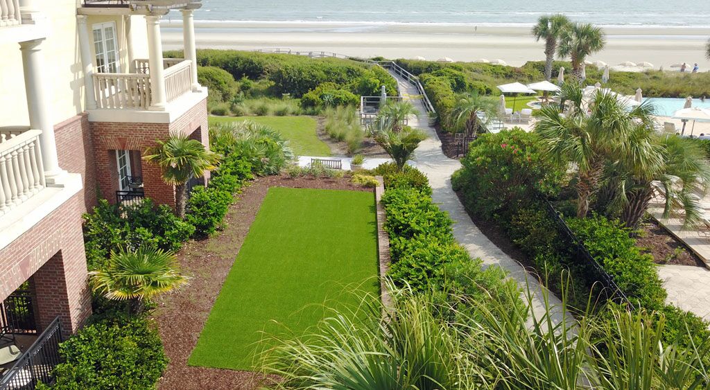 Grass365's synthetic grass for pets, putting greens, playgrounds, and more in Savannah and Hilton Head.